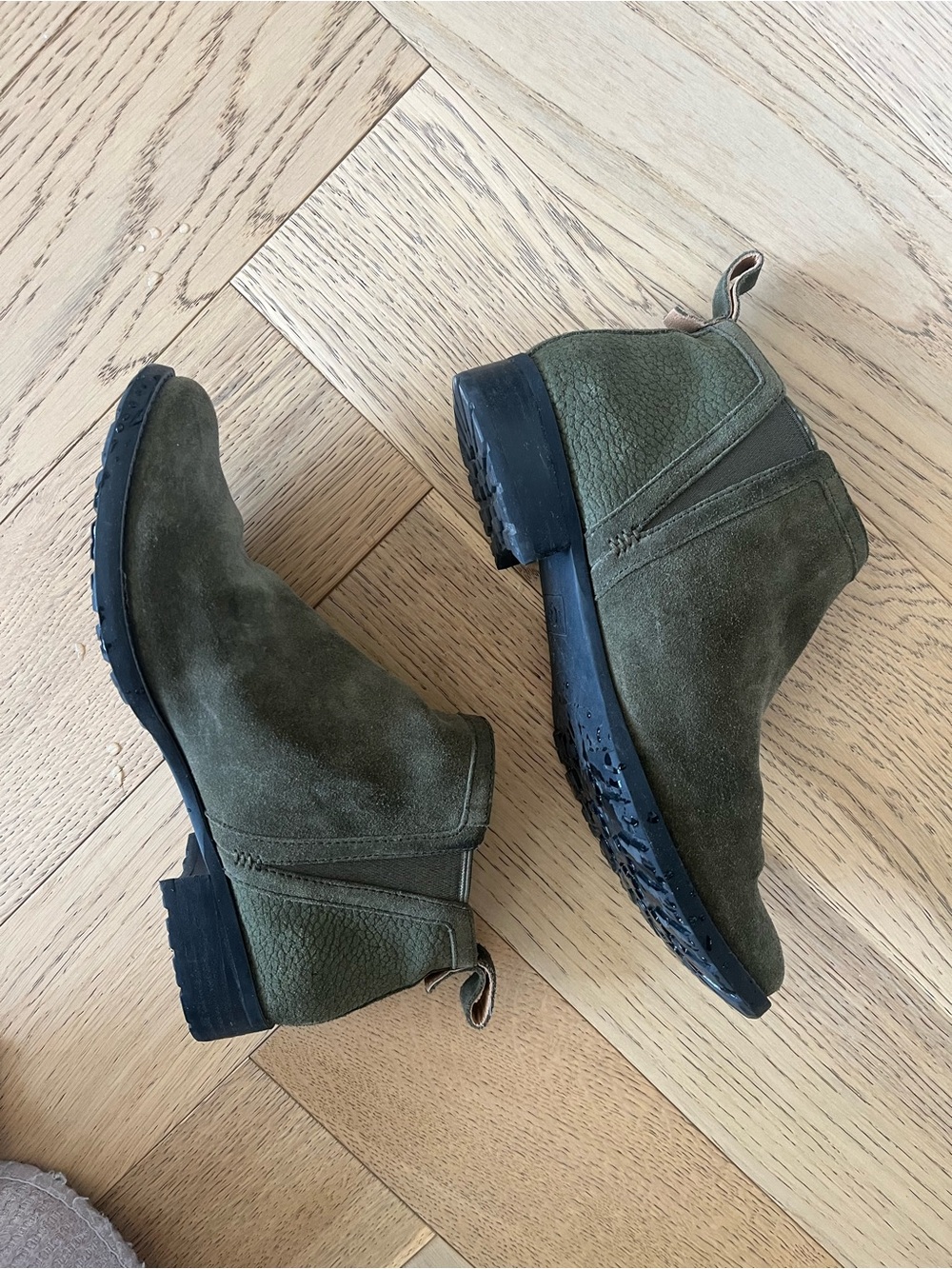 Ugg Women's Olive Suede Ankle Boots - Classic Chelsea Style